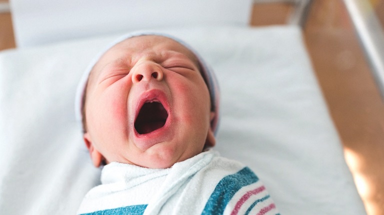 Hắt xì hơi ở trẻ sơ sinh 