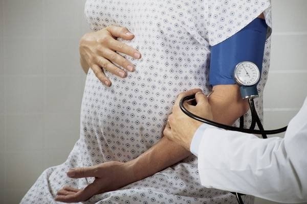Các phương pháp điều trị tăng huyết áp do thai nghén là gì?