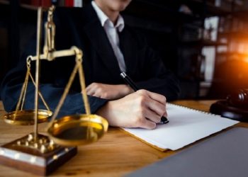 Review về ngành về luật sư